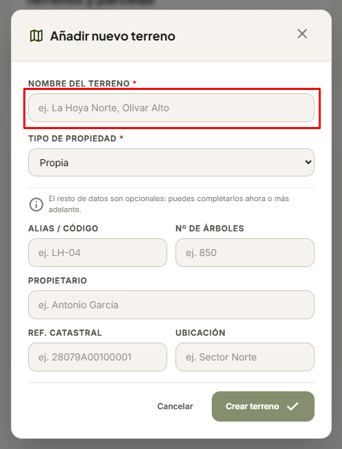 Formulario de terreno con nombre y tipo de propiedad obligatorios, y campos opcionales para alias, árboles, propietario, referencia catastral y ubicación.